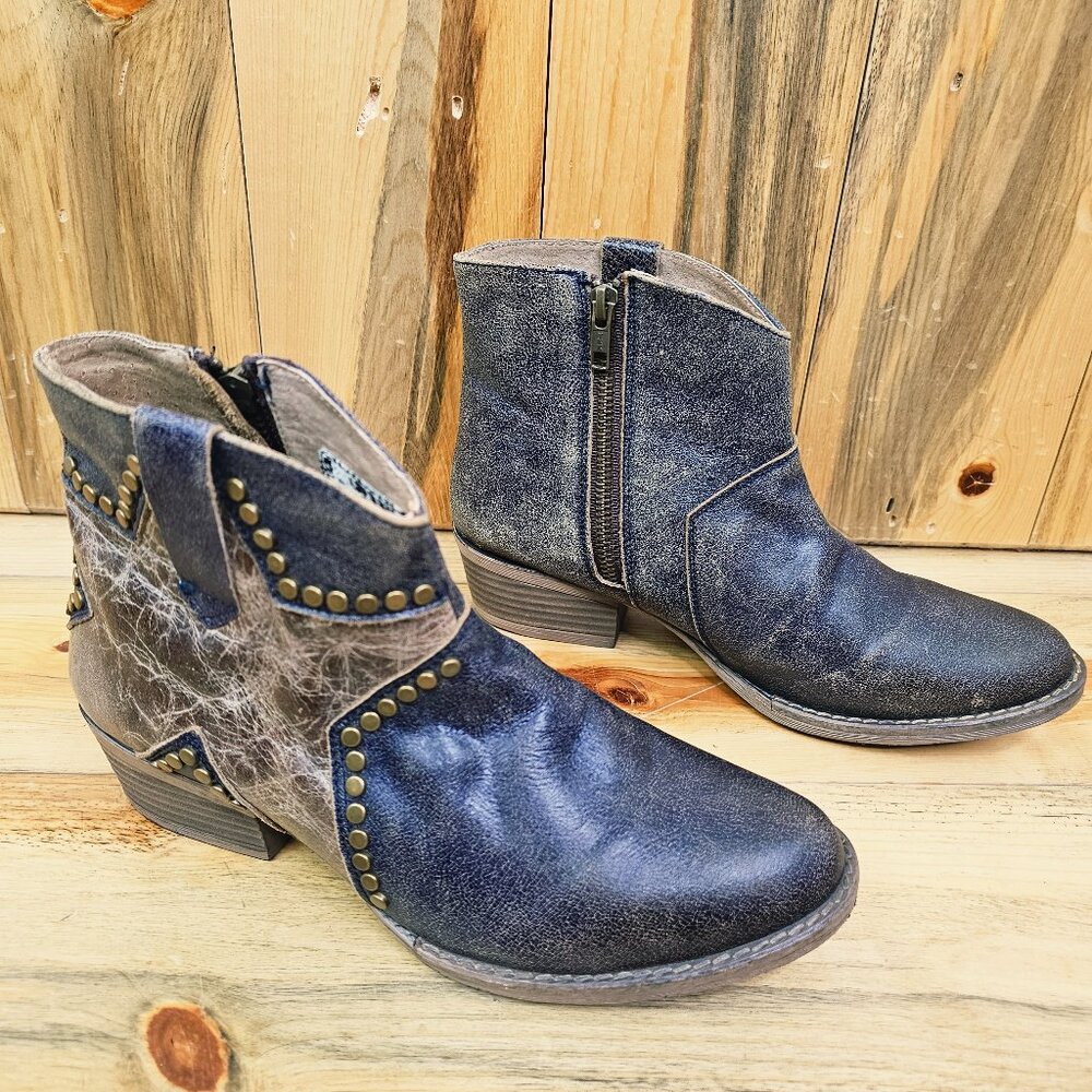 Circle G Western Ankle Star Metallic Leather Studded Booties